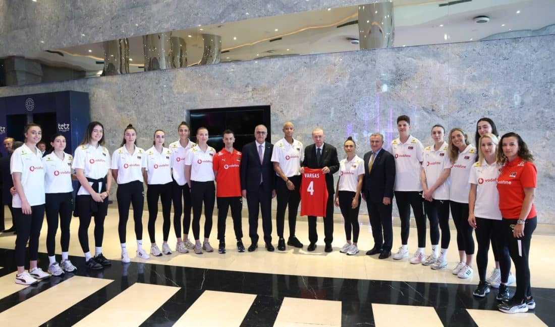 Cumhurbaşkanı Recep Tayyip Erdoğan, İstanbul'da A Millî Kadın Voleybol Takımı oyuncularını