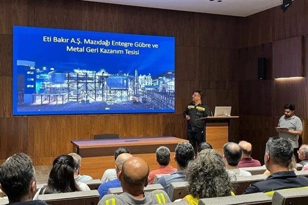 Çalıştaya Dicle Üniversitesi Rektör Yardımcısı Prof. Dr. M. Sıraç Özerdem,