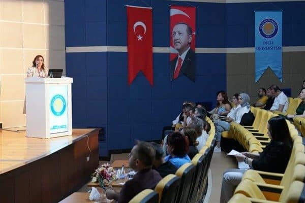 Toplantıya, Dicle Üniversitesi Rektörü Prof. Dr. Kamuran Eronat’ın yanı sıra;