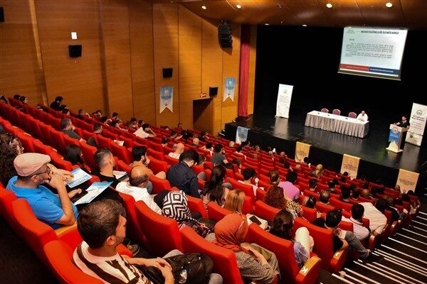 Çalıştayın ikinci günü, Psikiyatrist Azad Dildar Günderci moderatörlüğünde, Şiyar Be