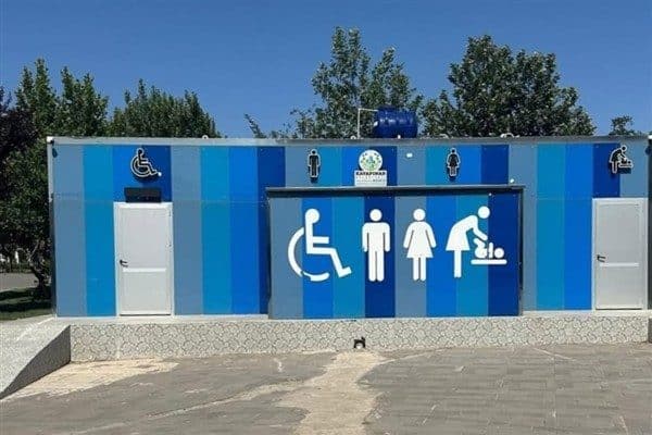 Diyarbakır Vali Kurt İsmail Paşa Ortaokulu’nda sınava giren çocuklarını beklemek