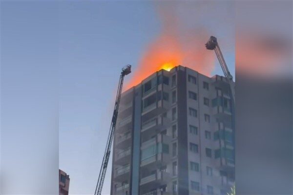 Beş bloktan oluşan sitenin en büyük bloğunun ikinci katında henüz
