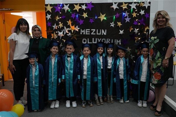 Öğrenciler için mezuniyet töreni ve ‘Bir Yaş Büyüdüm’ partisi düzenlendi.