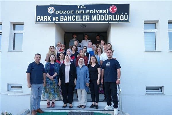 Toprağın işlenmesi, çeşitli ürünlerin yetiştirilmesi ve bakımı üzerine ilgisi olan