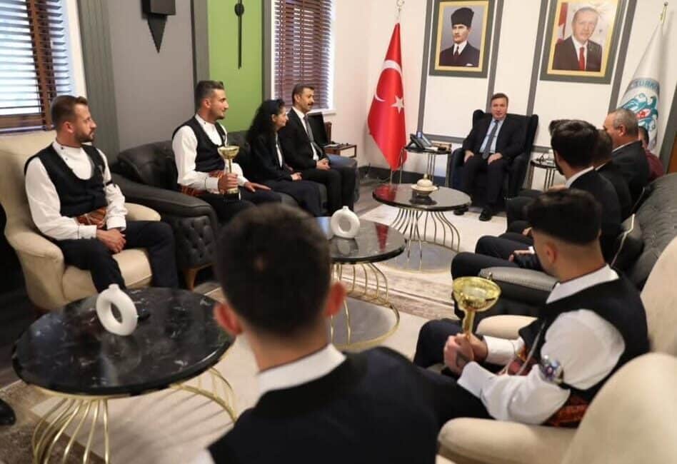 Erzincan Valisi Hamza Aydoğdu, Türkiye Halkoyunları Federasyonu tarafından Kars’ta düzenlenen