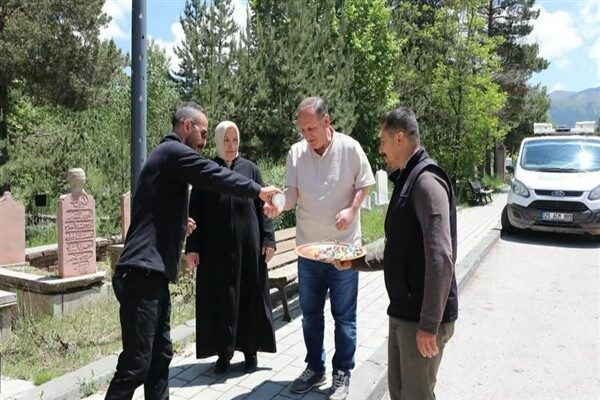 Belediyenin Mezarlıklar Müdürlüğü tarafından yapılan açıklamada, bayram süresince mezarlıkları ziyaret