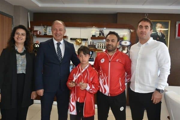 İstanbul’da düzenlenen Avrupa Özel Sporcular Jimnastik Şampiyonası’nda Avrupa üçüncüsü olarak
