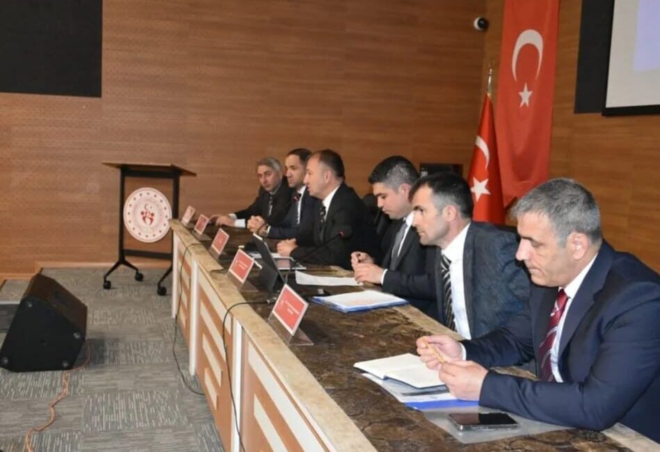İl Müdürü Levent Çakmur başkanlığında Kazım Karabekir Eğitim Merkezi'nde (KEM)