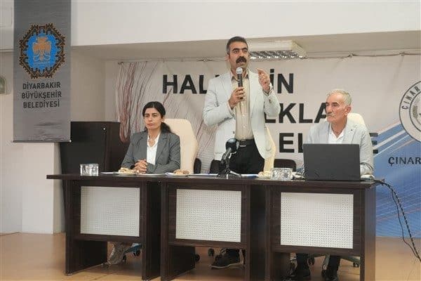 Çınar Belediyesi Toplantı Salonu’ndaki toplantıya, Büyükşehir Belediyesi Eş Başkanı Doğan