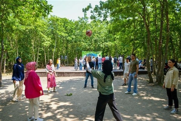 Düzenlenen programda öğrenciler, sınav öncesi yoğun tempodan uzaklaşarak keyifli bir