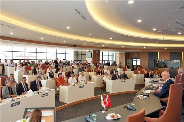 Alanya Belediyesi Haziran Ayı Olağan Meclis Toplantısı gerçekleştirildi. Toplantının açılışında