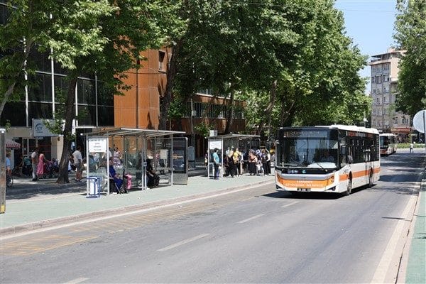 Sınav belgesini gösteren adaylar, sınav günlerinde toplu taşıma araçlarını ücretsiz