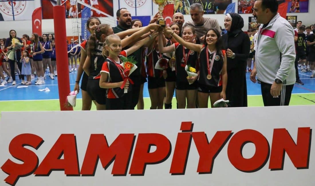 Etimesgut Belediyesi Mini Voleybol Takımı, finalde İlbank SK ile karşı