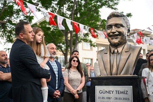 Bornova Belediyesi tarafından gazeteci, siyasetçi ve yerel yönetici Güney Temiz’in