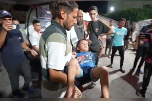 Hastanenin hemşirelik şefi Dr. Mohammed Saqer, hastaneye gelen kişilerin yiyecek