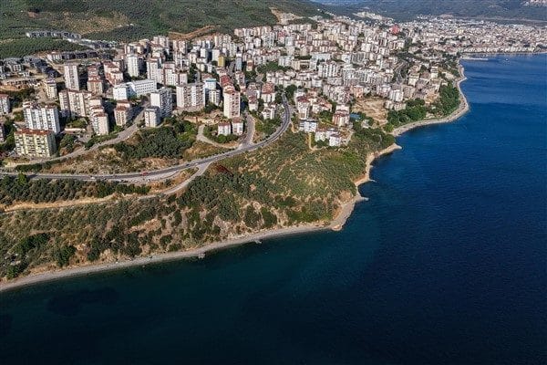 Cumhuriyet Mahallesi sahilinde, mevcut kafelerin ilerisinde yer alan bölgede başlatılan