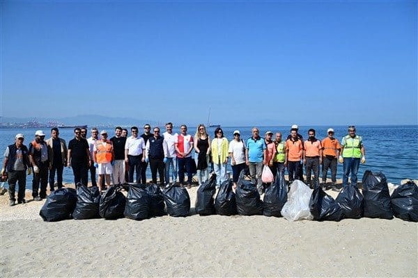 Gemlik Belediyesi, yapımı devam eden yeni sahil yolunu halkın kullanımına