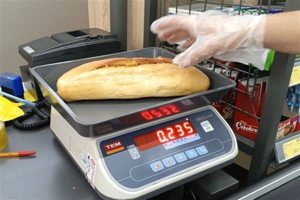 Gemlik Belediyesi Zabıta Müdürlüğü ekipleri, ilçedeki zincir marketlerde gerçekleştirdikleri denetimlerde,