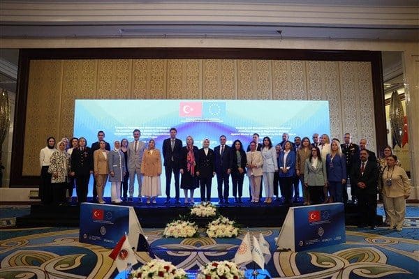 Bakanlıktan yapılan açıklamaya göre, Aile ve Sosyal Hizmetler Bakanı Mahinur