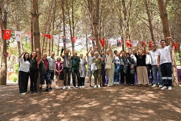 ‘Gülümse Alzheimer Yaşam Merkezi’ faydalanıcılarına yönelik olarak, Tarsus Gençlik Kampı’nda