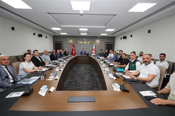 Hatay Valisi Masatlı’nın başkanlığında; AFAD İl Müdürlüğü, Çevre, Şehircilik ve