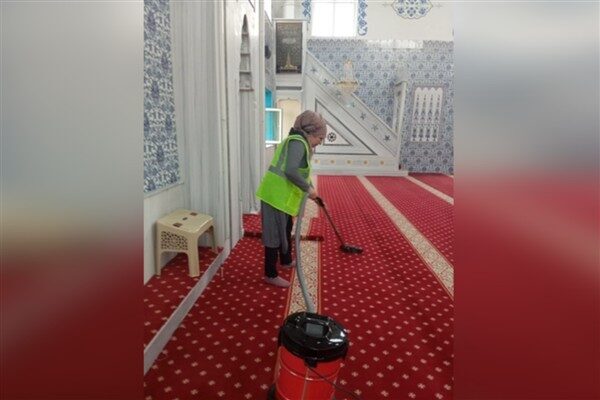 Kurban Bayramı öncesi çalışmalarını hızlandıran Haymana Belediyesi park bahçeler, ibadethaneler