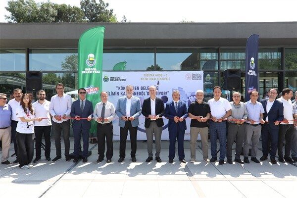İnegöl’de toplam 12 okuldan seçilen 62 alt proje, TÜBİTAK 4006-C