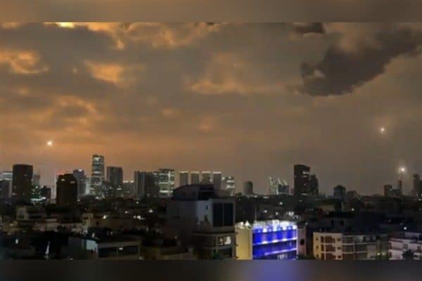 İran ise, Ben Gurion havaalanını ve biyolojik araştırma merkezini hedef