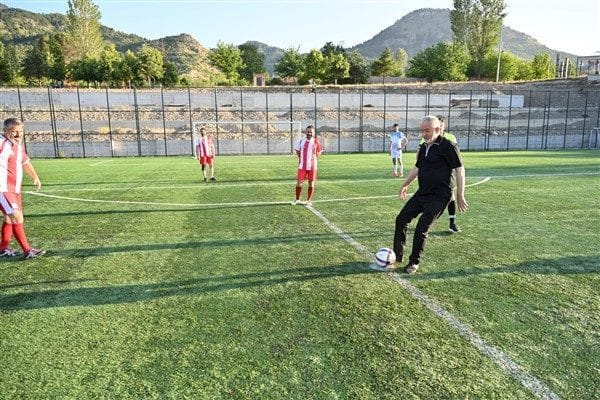15 takım ve 210 sporcunun yer aldığı turnuva Belediye Meclisi