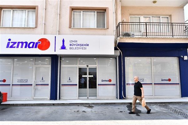 Yurttaşların güvenli ve uygun fiyata temel ihtiyaçlarını karşılayabilmesini sağlayan İZMAR’da,