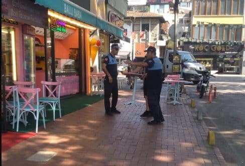 Kaldırım düzenlemesiyle ilgili Zabıta Müdürlüğünden yapılan açıklamada vatandaşlar ve esnaflardan