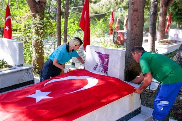 Konak Belediyesi, Kurban Bayramı öncesinde şehitlere olan saygının göstergesi olarak