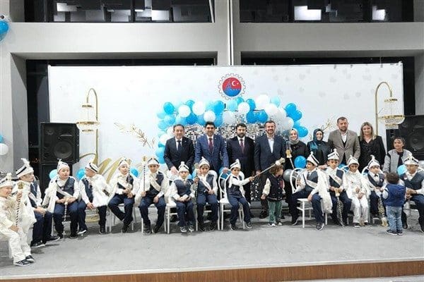Etkinlik kapsamında çocuklara uzman sağlık personeli eşliğinde, hijyenik koşullarda ve