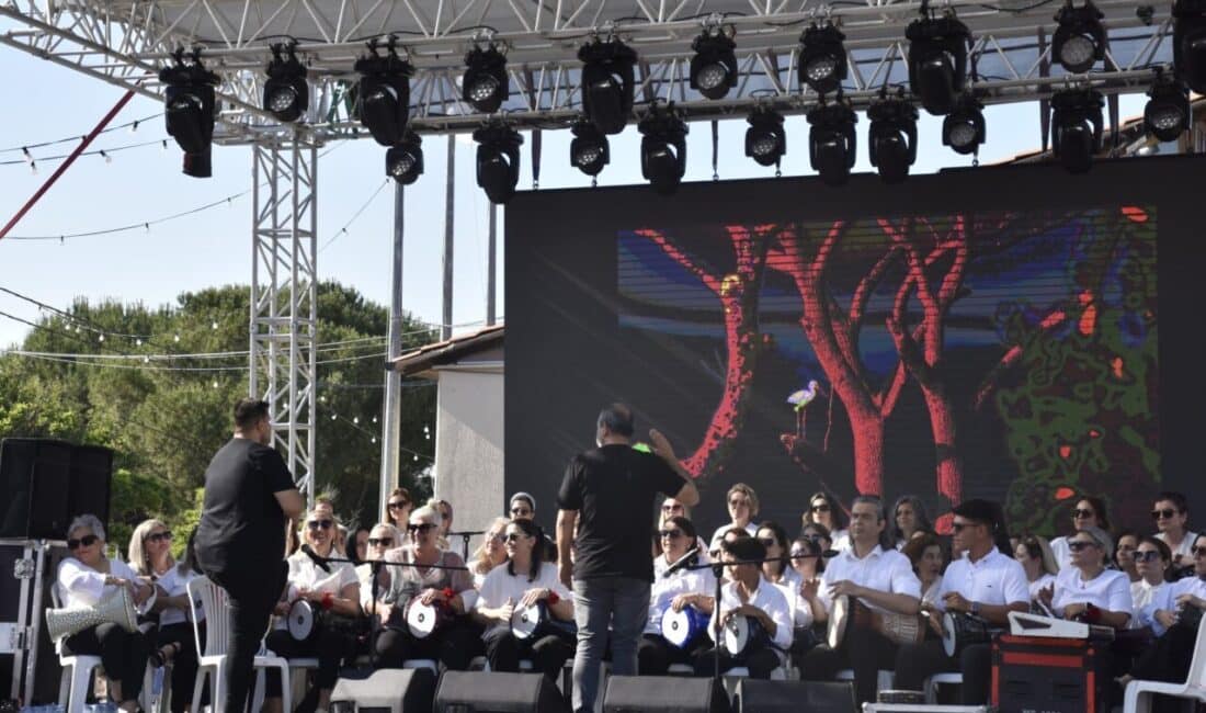 Yaklaşık 90 kursiyerin yer aldığı ritim grubu, ilk sahne deneyimini