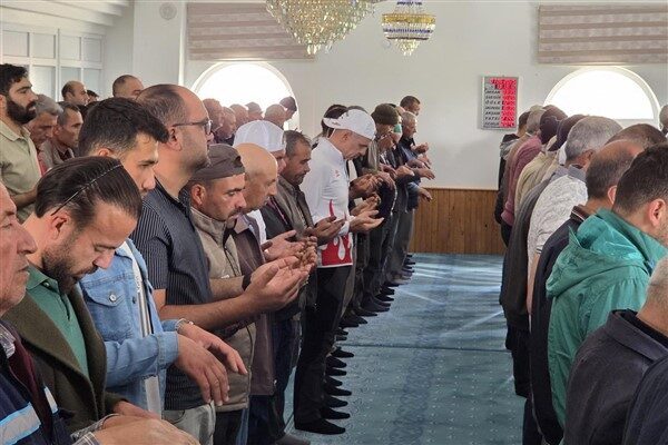 Kur’an-ı Kerim tilaveti ve yapılan yağmur duasının ardından vatandaşlarla sohbet