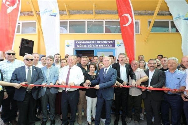 Açılışa siyasetten spor camiasına, yerel yöneticilerden vatandaşlara kadar pek çok