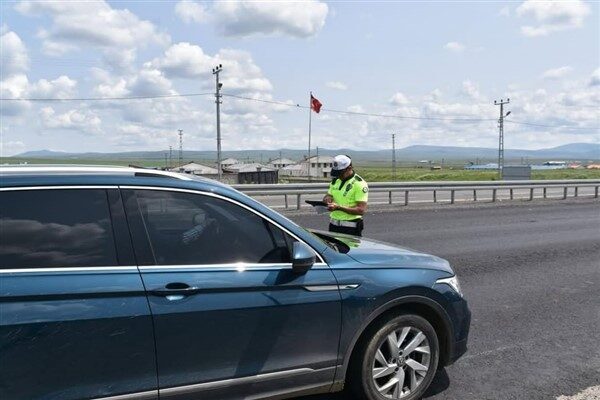 Kars Emniyet Müdürlüğü Bölge Trafik Denetleme Şube Müdürlüğü tarafından yapılan açıklamada