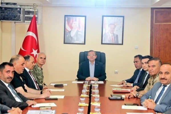 Kars Valisi Ziya Polat’ın başkanlığında gerçekleştirilen toplantıya; protokol üyeleri, ilgili