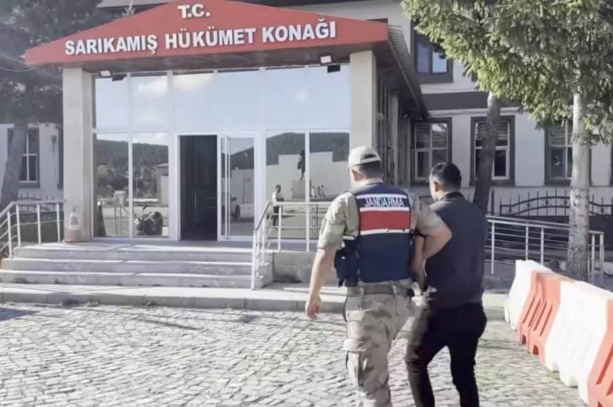 Köyde çobanlık yapan bir kişinin sürüsünden, sekiz vatandaşa ait toplam