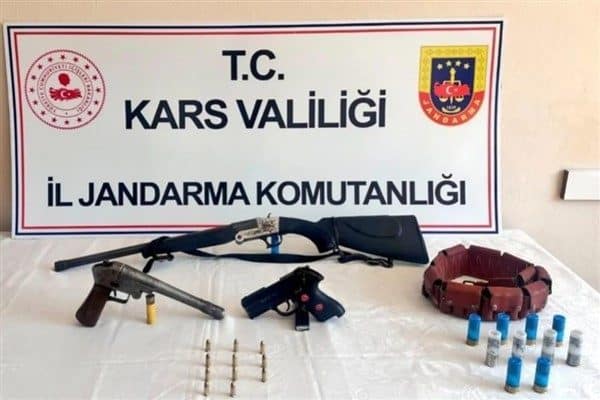 Kars İl Jandarma Komutanlığı tarafından yasa dışı silah ticareti yapan