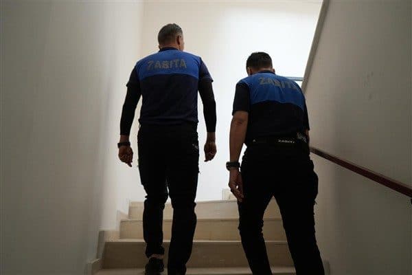 Kayapınar Belediyesi yangın durumunda yaşamsal öneme sahip konutlardaki yangın merdivenlerinin