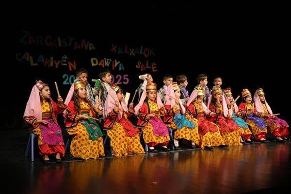 Zarokistana Perperike ve Zarokistana Xalxalok'ta eğitim gören öğrencilerin Amed Şehir