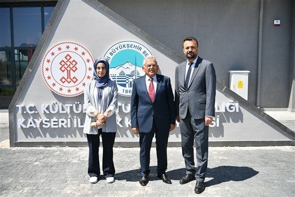 Kayseri Büyükşehir Belediye Başkanı Büyükkılıç, Kayseri Büyükşehir Belediyesi’nin yapımını gerçekleştirdiği