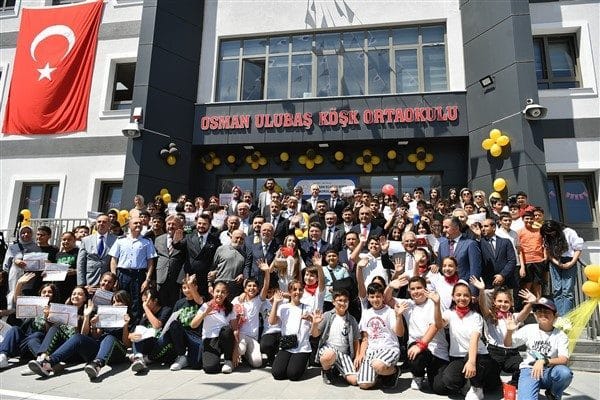 Melikgazi ilçesinde bulunan Osman Ulubaş Köşk Ortaokulu’nda düzenlenen karne dağıtım