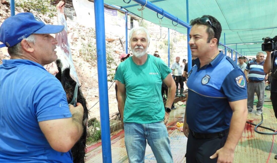 Kepez Belediyesi ekipleri, Kurban Bayramı süresince ilçedeki vatandaşların huzur ve