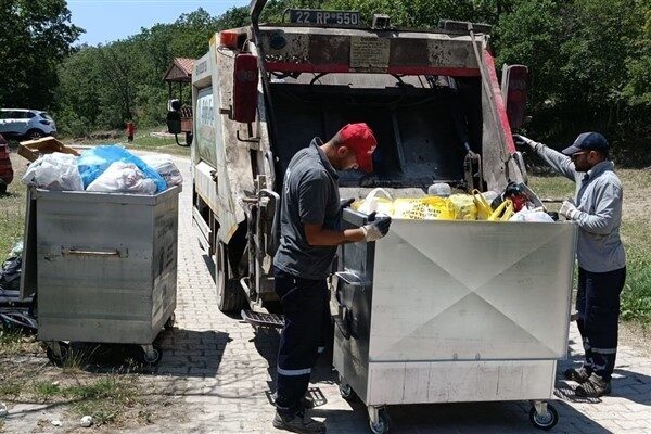Erikli, Yayla ve Danişment sahillerinde yapılan temizliklerde, dört günlük bayram