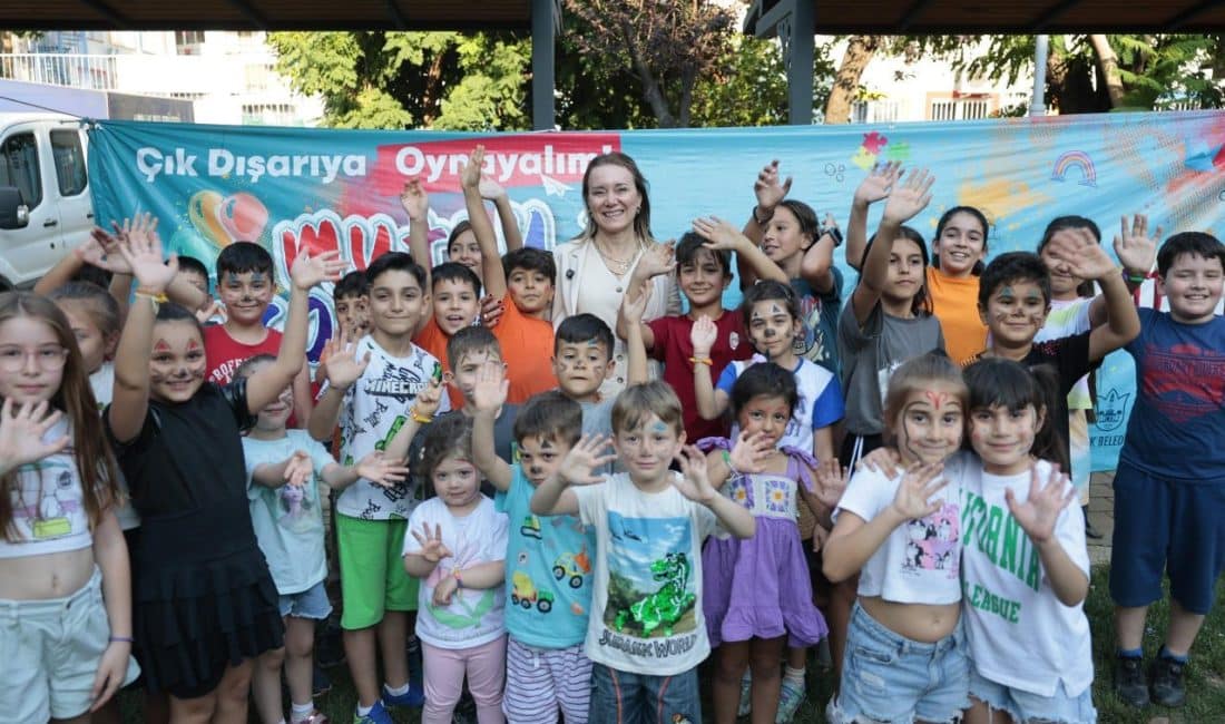 Konak Belediyesi, karnelerini alan ve yaz tatiline başlayan çocuklar için