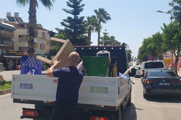 Konyaaltı Belediye Başkanı Cem Kotan’ın “Annelerin, bebek arabalarıyla kaldırımlarda rahatlıkla