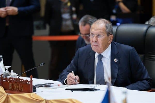 Rusya Dışişleri Bakanı Sergey Lavrov ile Türkiye Dışişleri Bakanı Hakan