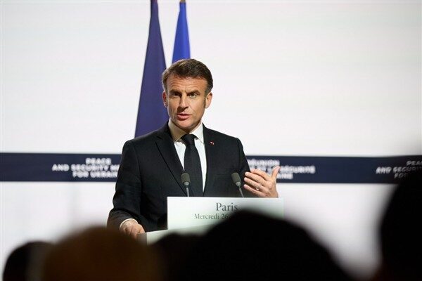 Fransa Cumhurbaşkanı Macron, büyüme ve ekoloji arasında seçim yapmaları gerektiğinin